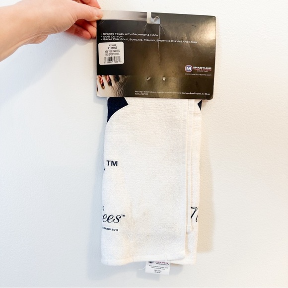 NWT MLB NY New York Yankees Sports Towel 15”x25” white Blue - Picture 3 of 4